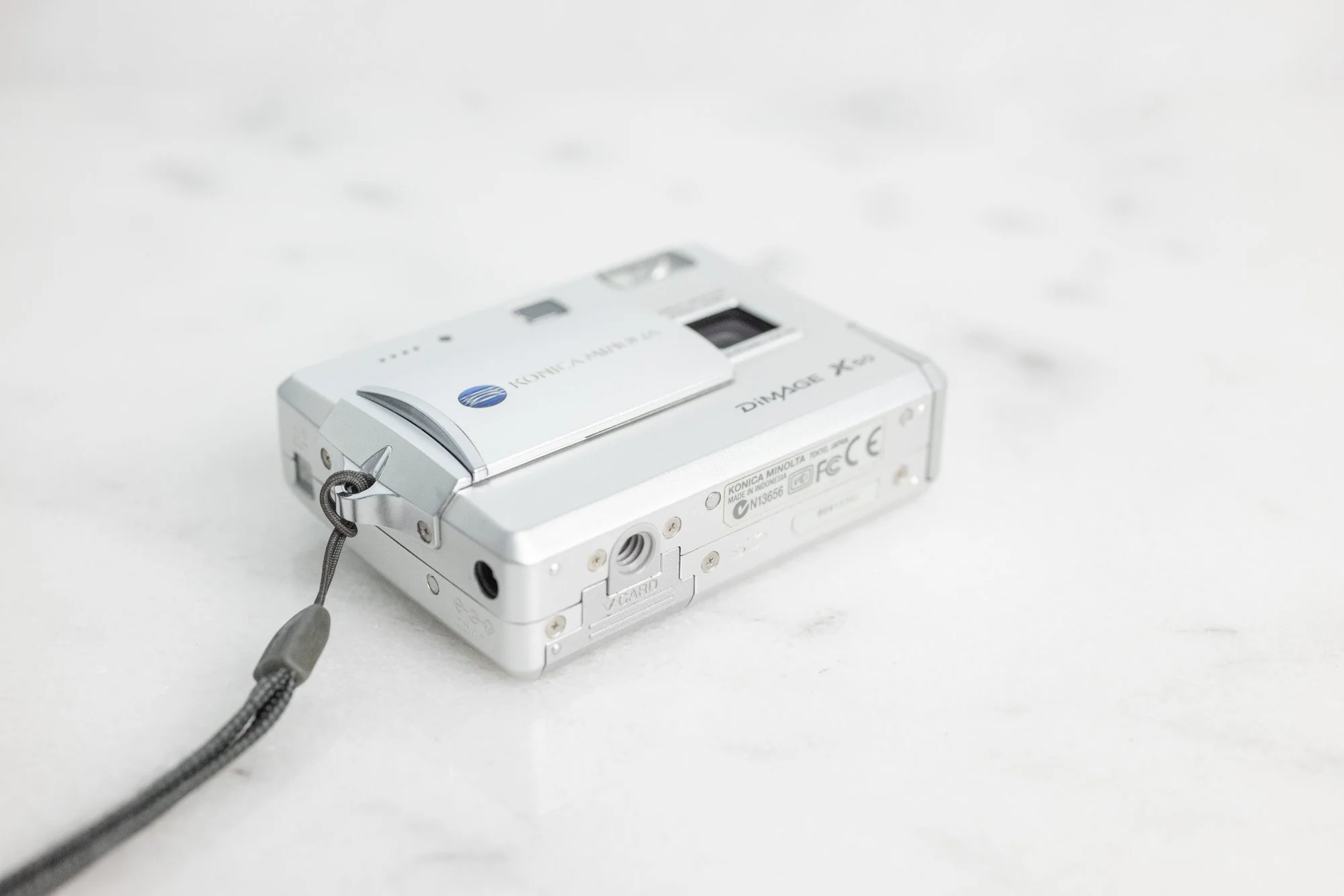 Konica Minolta Dimage X50 with SD Card and Batteries - 5 Megapixel